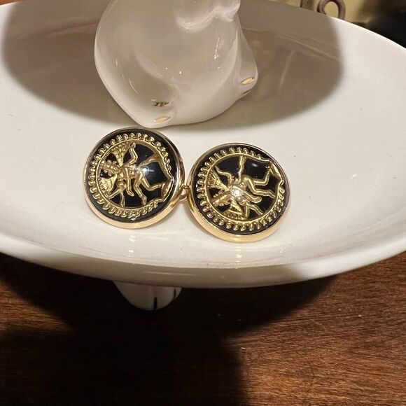 Vintage Intaglio Reverse Painted Thai Dancer Clip-on Earrings, Sarah Coventry - Picture 1 of 2